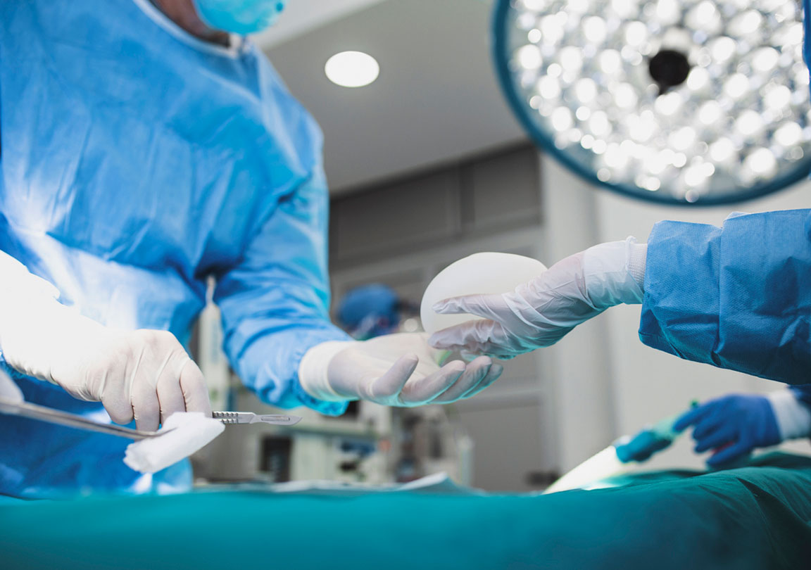 Surgeon-and-his-assistant